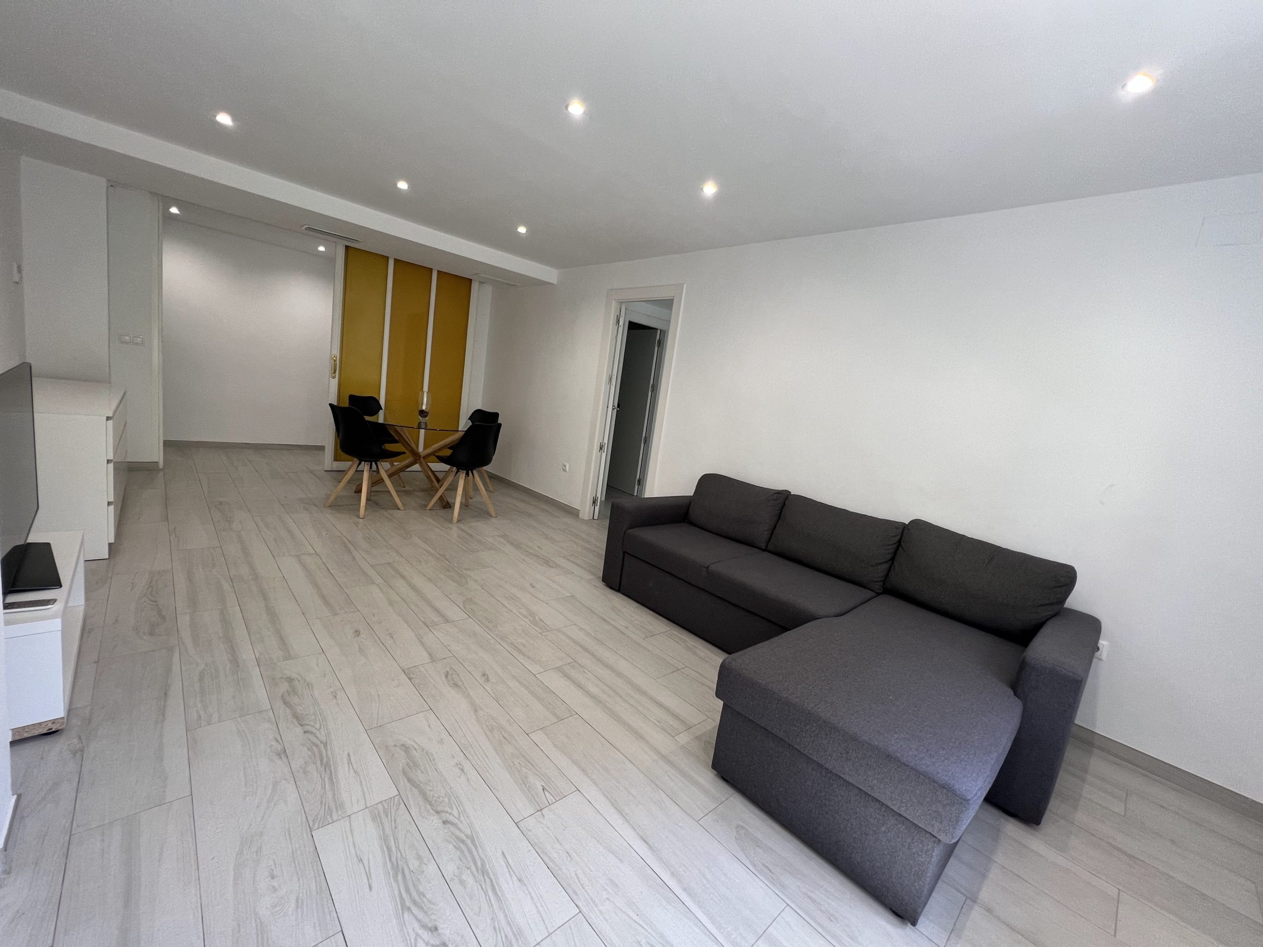 Amplitud y Confort en Alfonso el Sabio: Su base ideal en el centro de Alicante