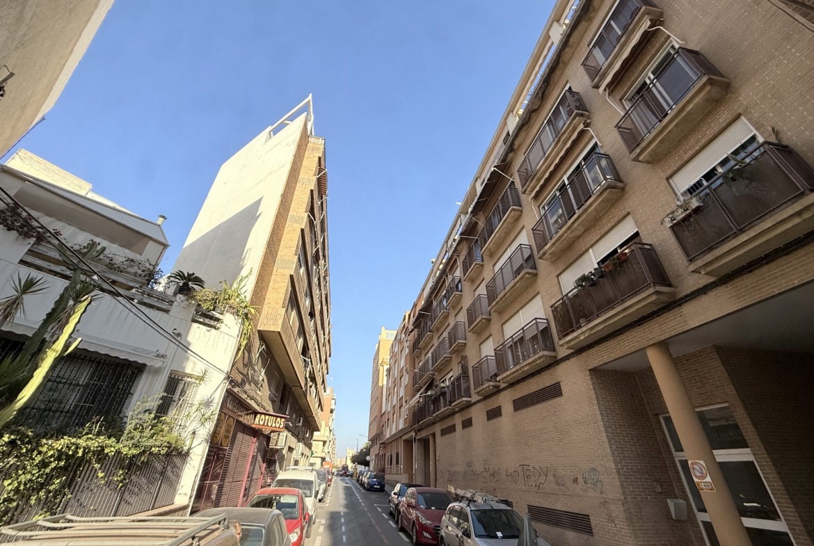 Magnífica vivienda con garaje y trastero junto al MARQ – Calle Doctor Sapena