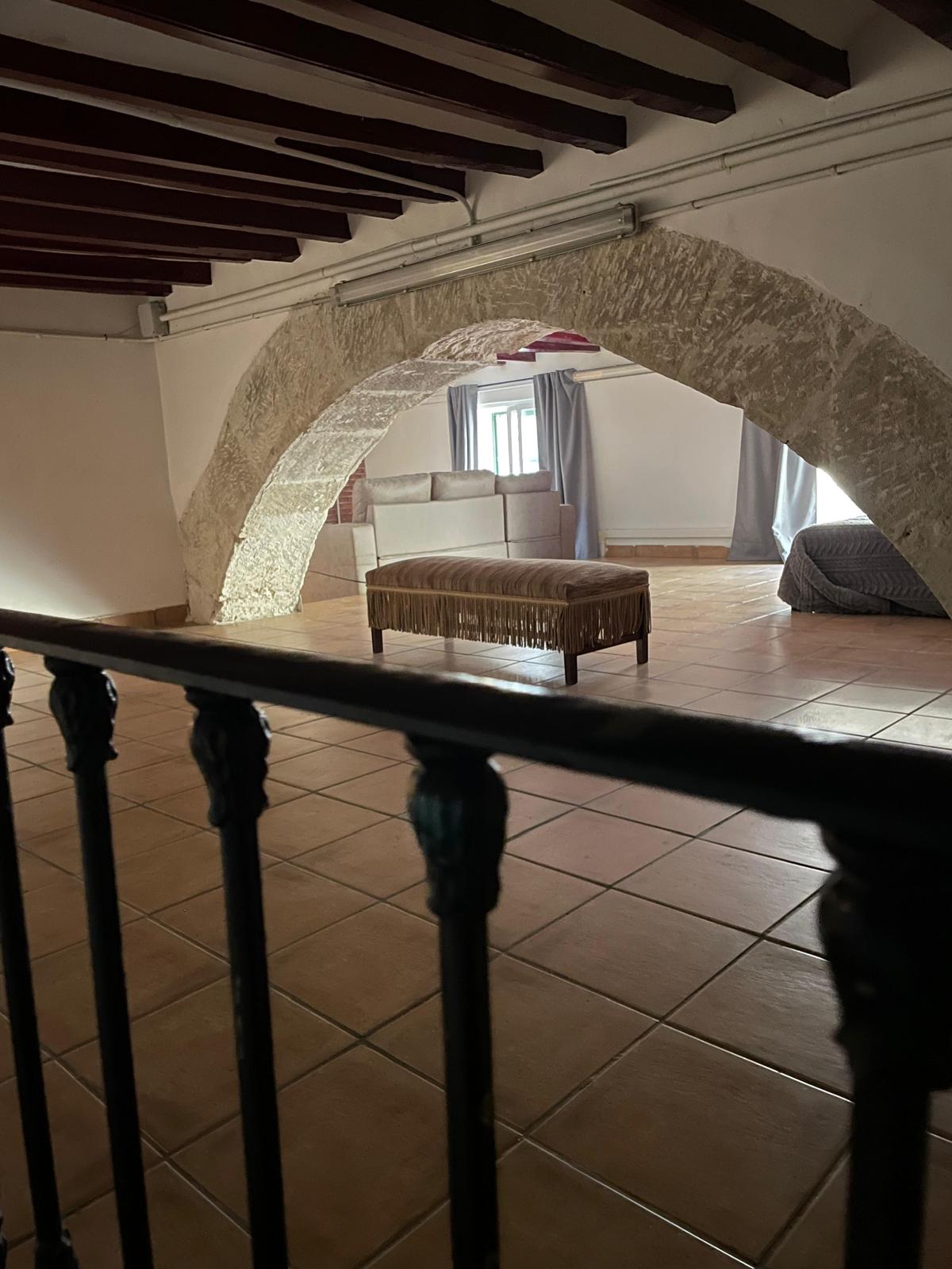 Oportunidad de Inversión: Negocio 24H en el Corazón Cultural de Alicante