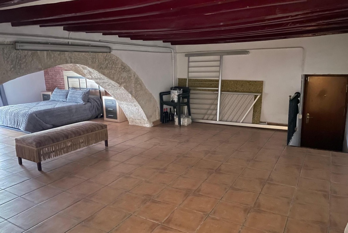 Oportunidad de Inversión: Negocio 24H en el Corazón Cultural de Alicante