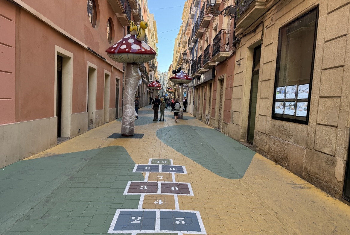 Lonja de Caballeros: Tradición y Luz en el Corazón de Alicante
