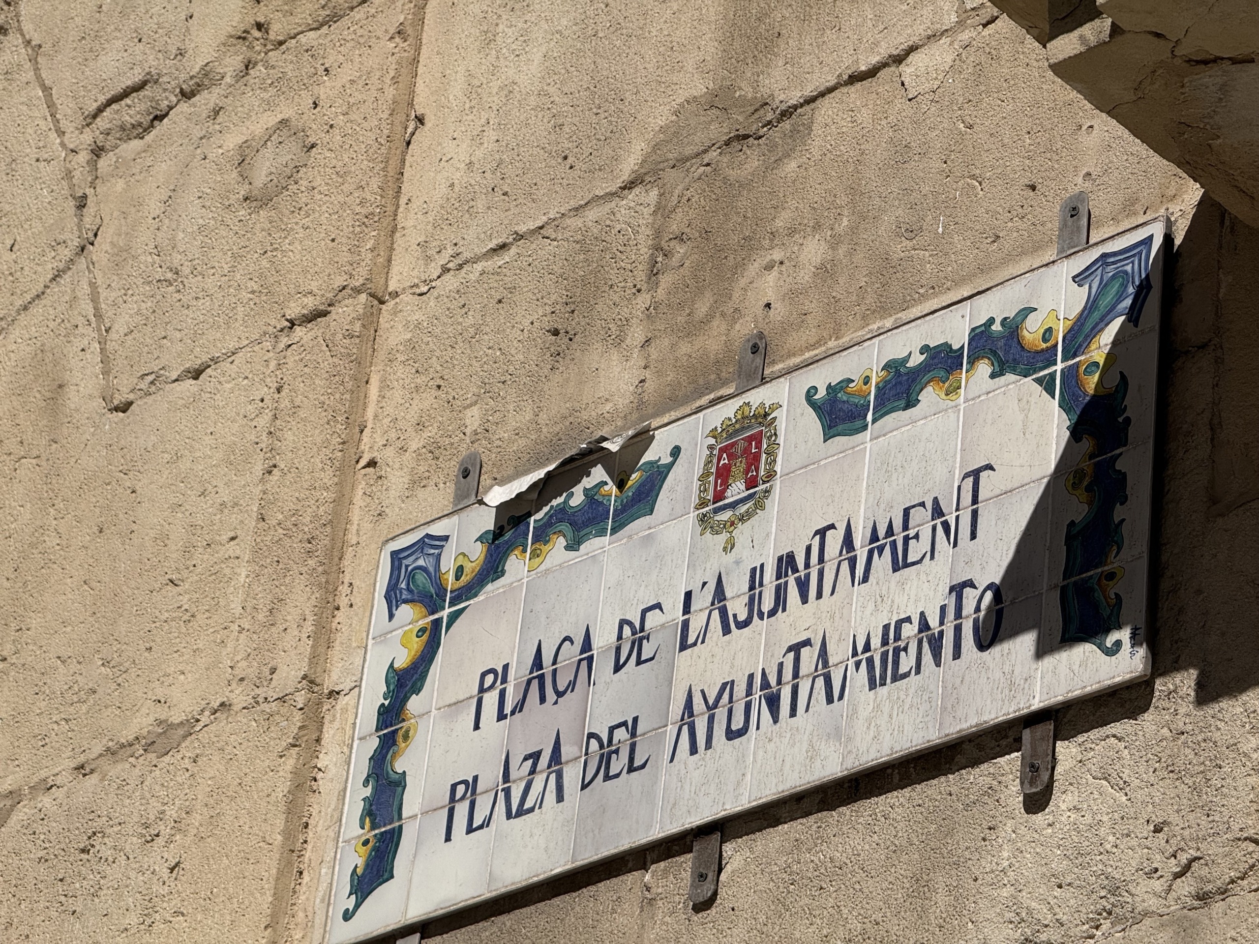 Lonja de Caballeros: Tradición y Luz en el Corazón de Alicante