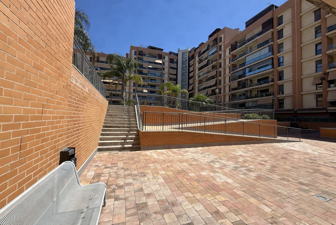 Piso en venta en PAU 1 Alicante con terraza y urbanización completa