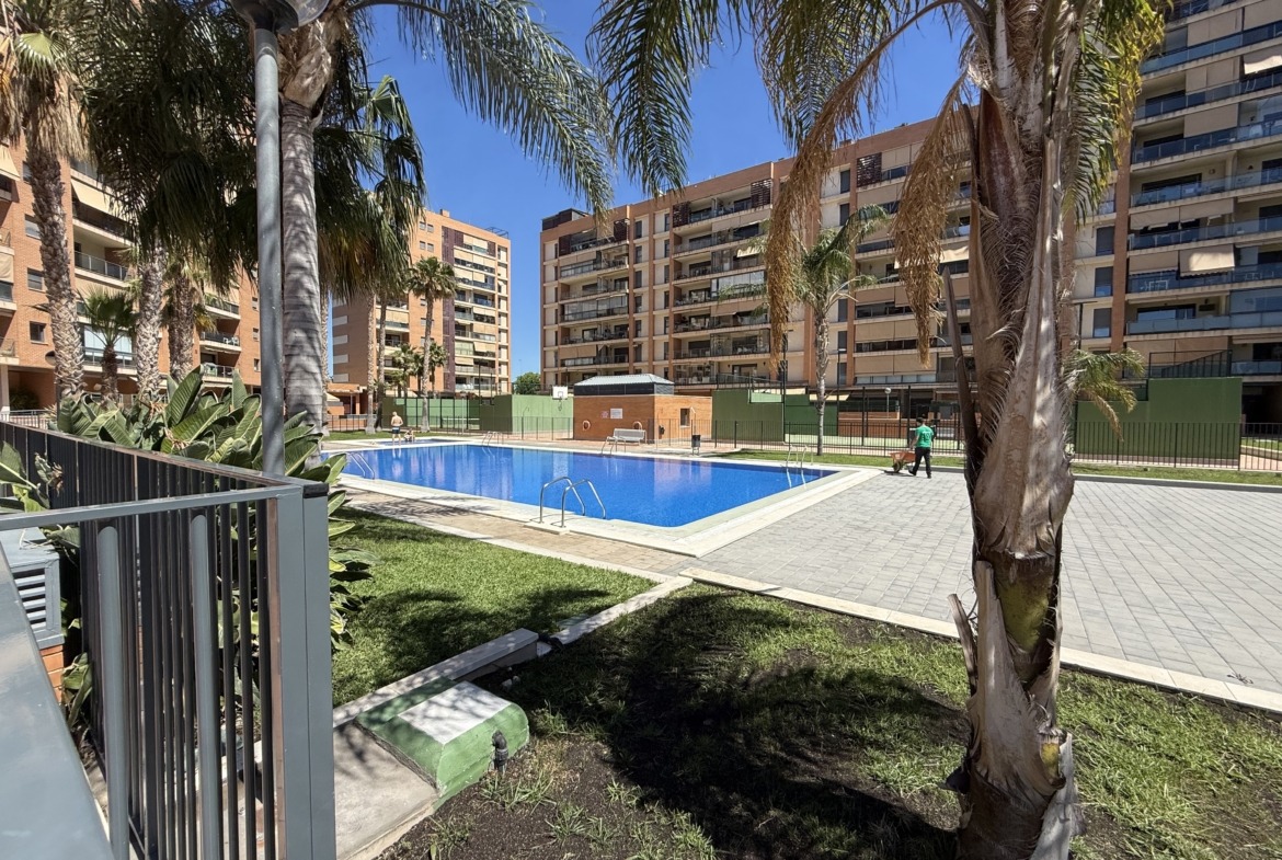 Piso en venta en PAU 1 Alicante con terraza y urbanización completa