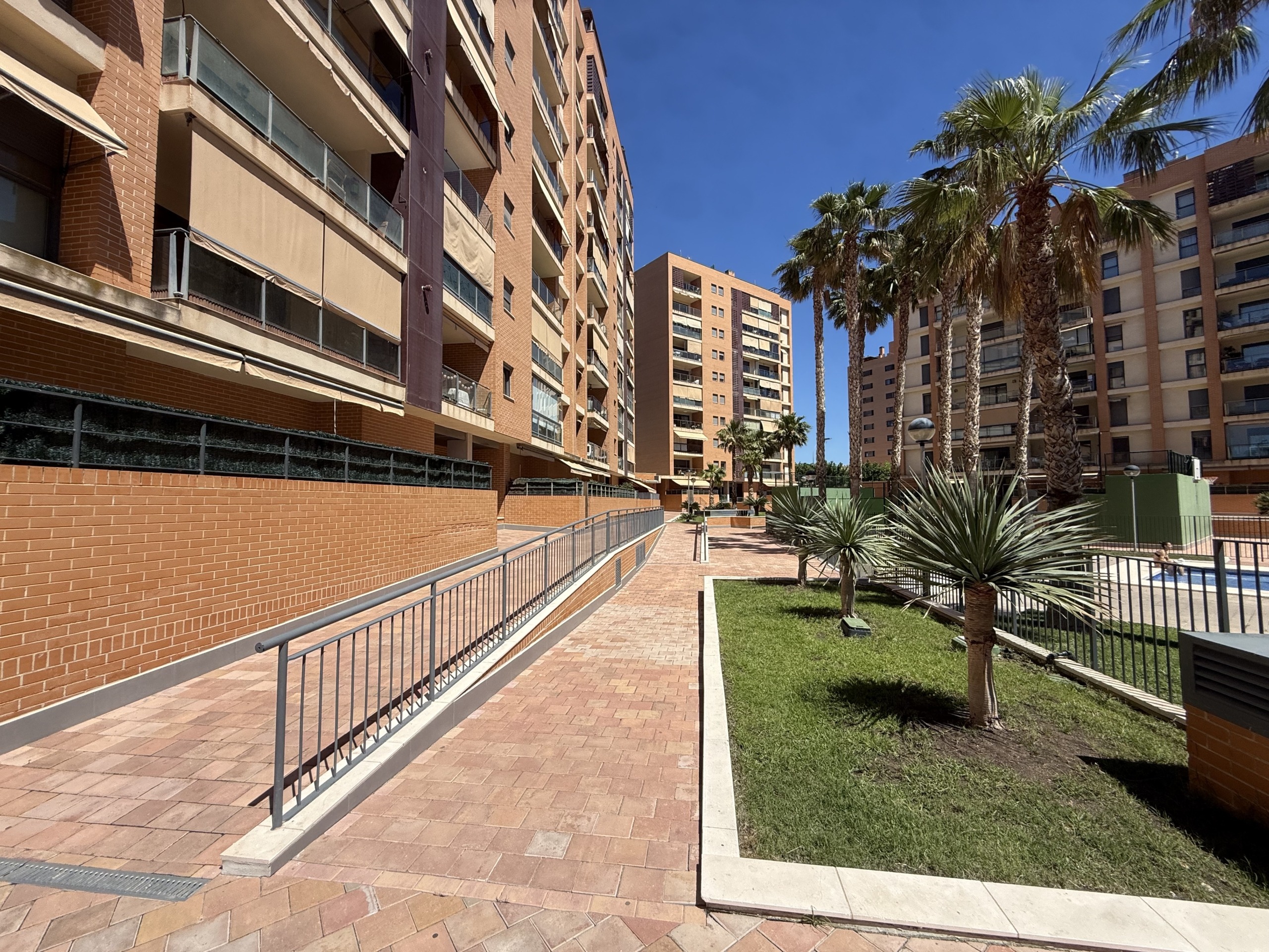 Piso en venta en PAU 1 Alicante con terraza y urbanización completa