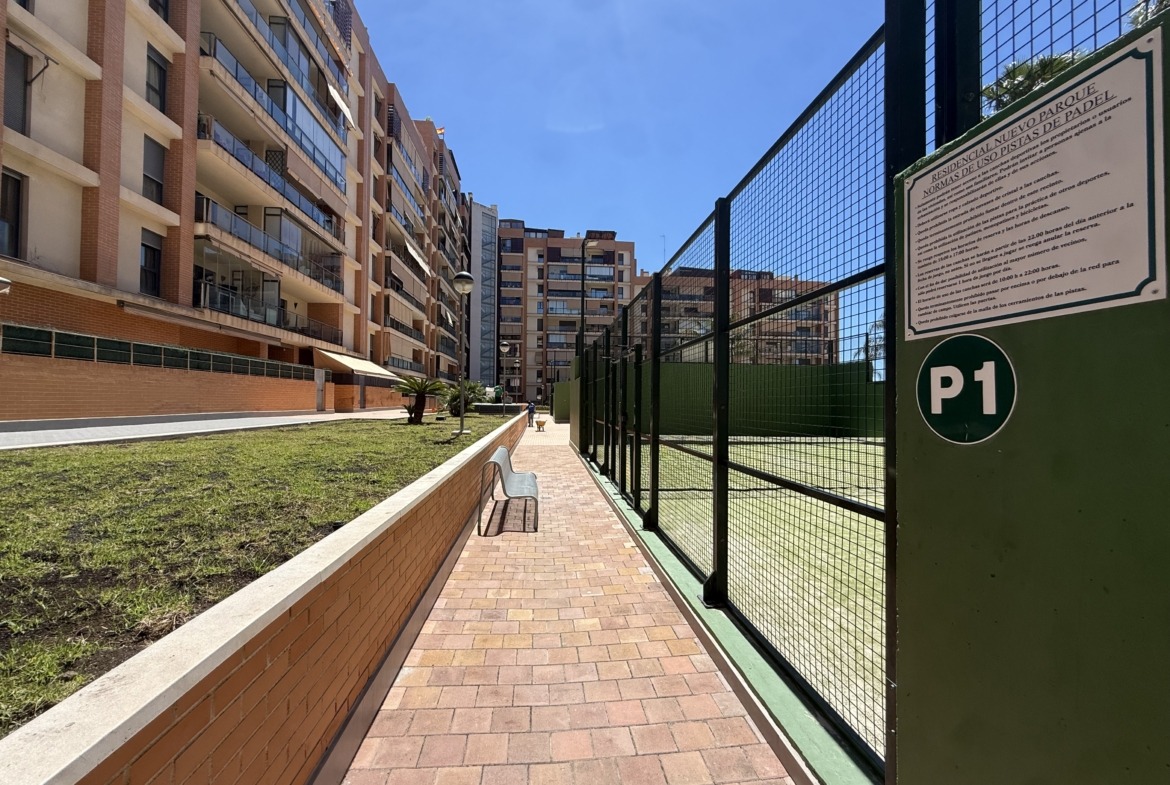 Piso en venta en PAU 1 Alicante con terraza y urbanización completa