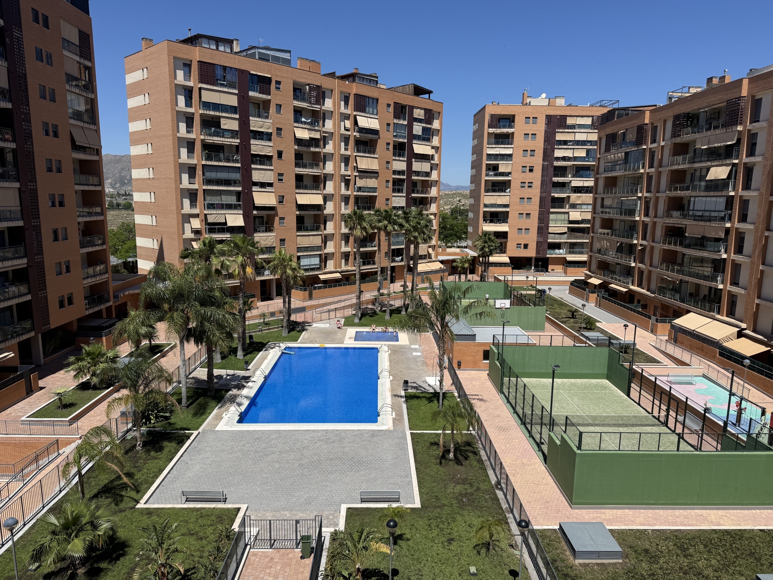 Piso en venta en PAU 1 Alicante con terraza y urbanización completa