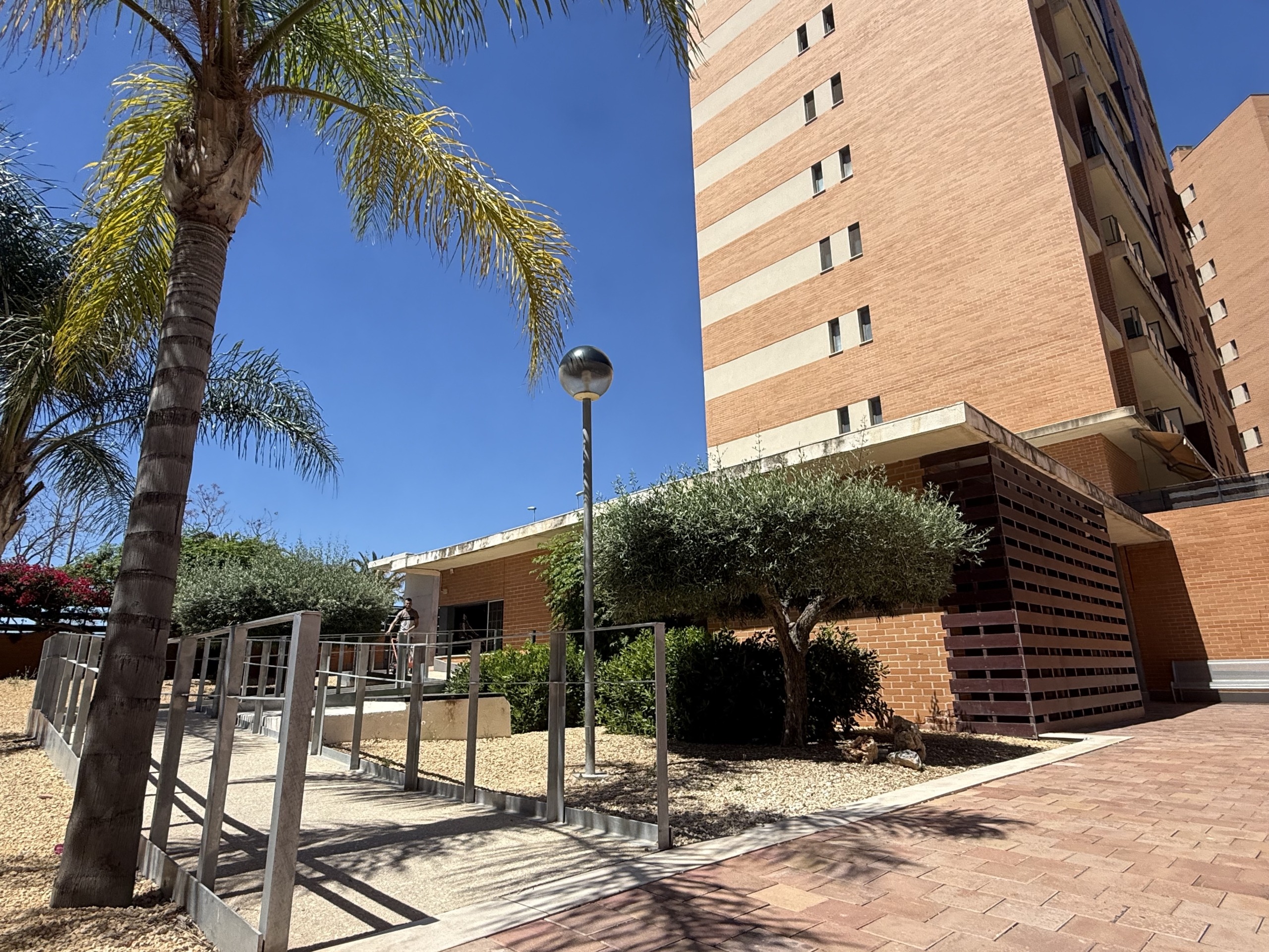 Piso en venta en PAU 1 Alicante con terraza y urbanización completa