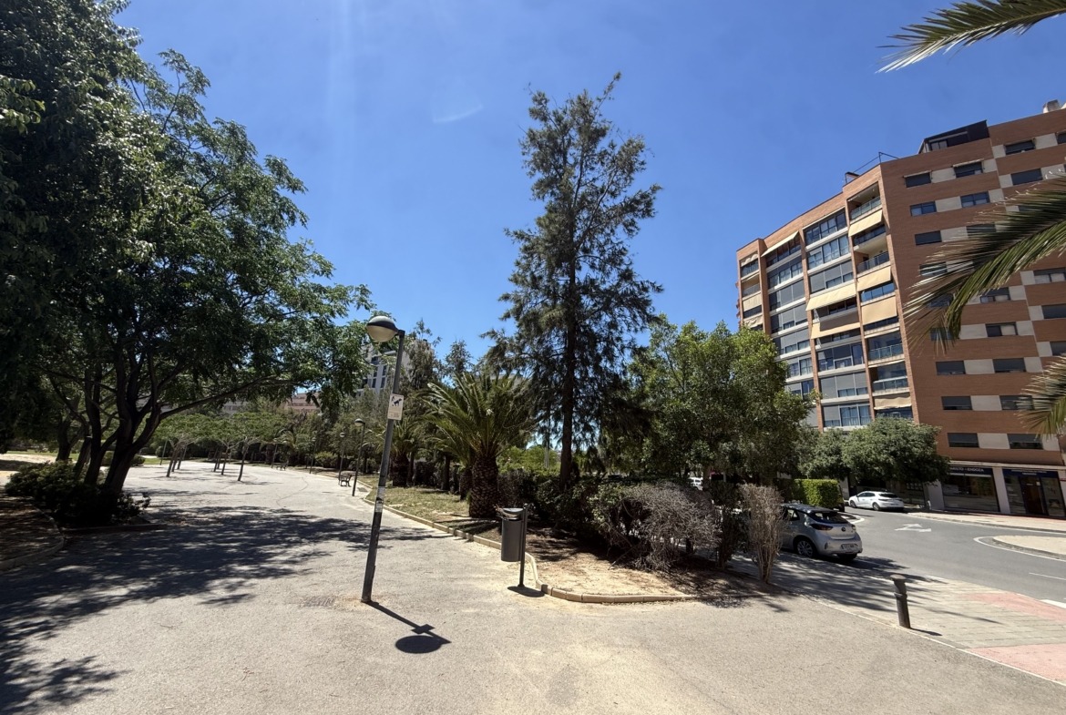 Piso en venta en PAU 1 Alicante con terraza y urbanización completa
