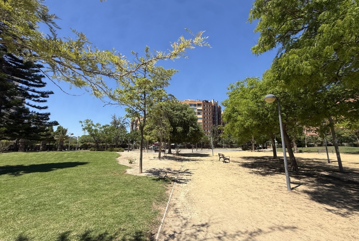 Piso en venta en PAU 1 Alicante con terraza y urbanización completa