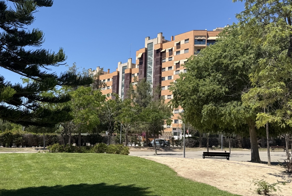 Piso en venta en PAU 1 Alicante con terraza y urbanización completa