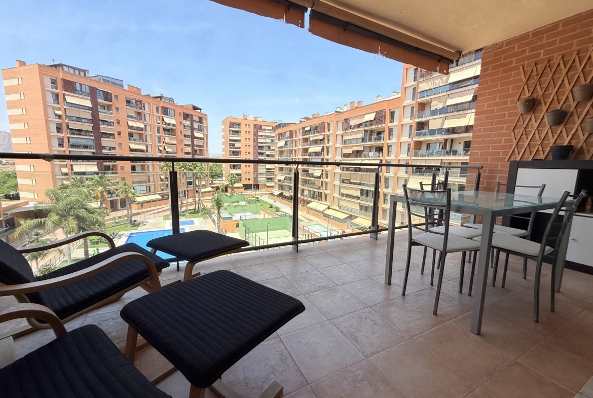 Piso en venta en PAU 1 Alicante con terraza y urbanización completa