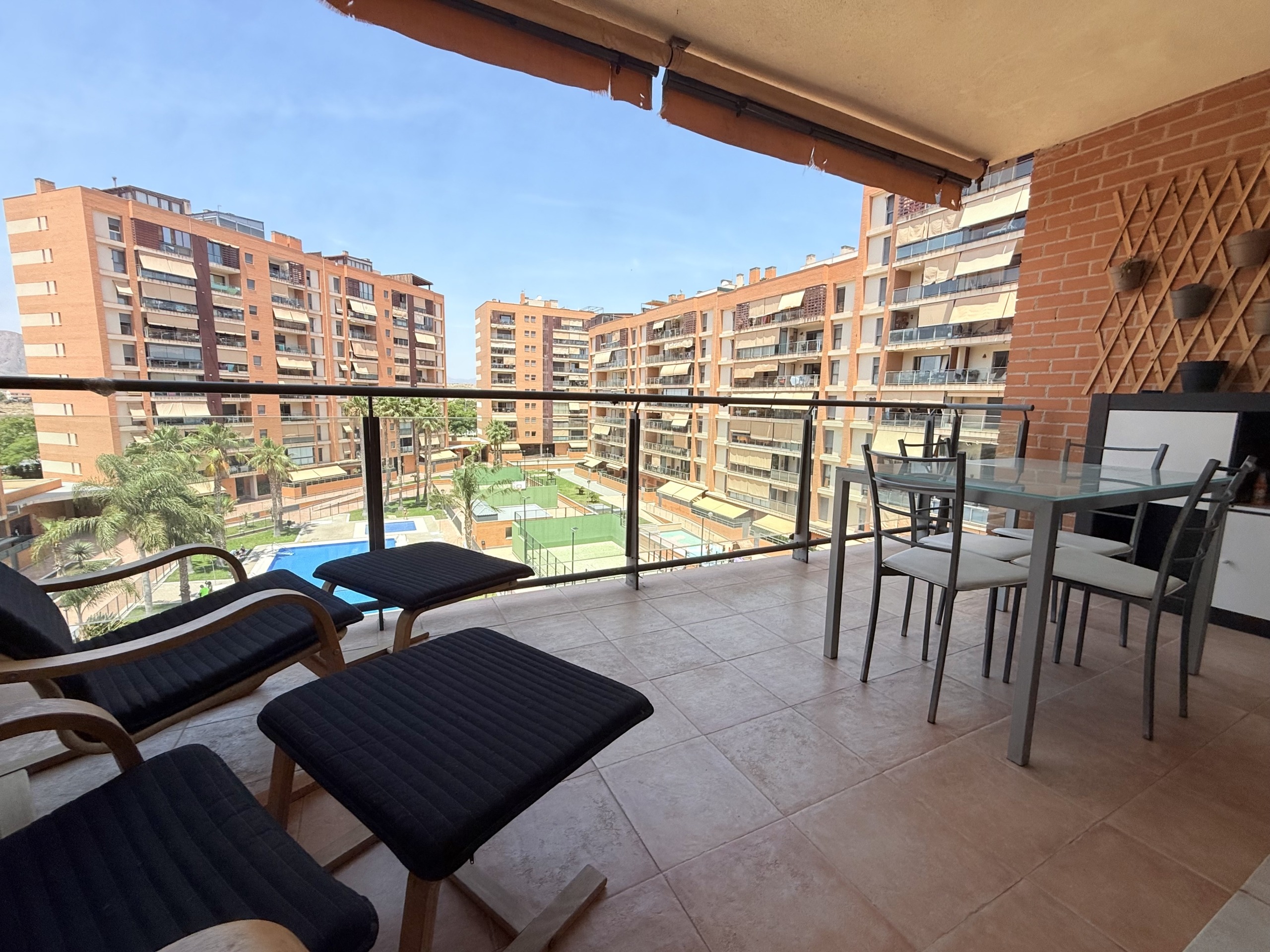 Piso en venta en PAU 1 Alicante con terraza y urbanización completa