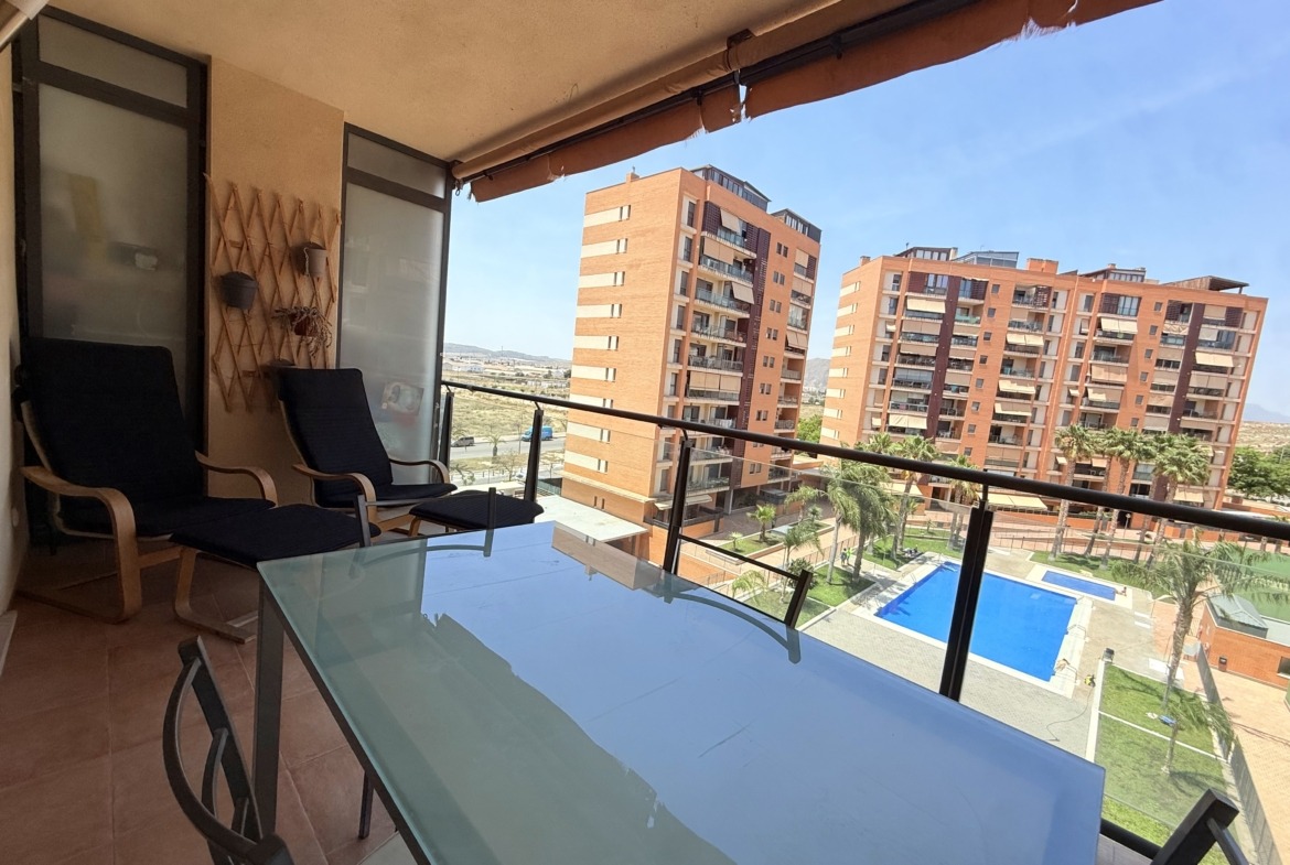 Piso en venta en PAU 1 Alicante con terraza y urbanización completa