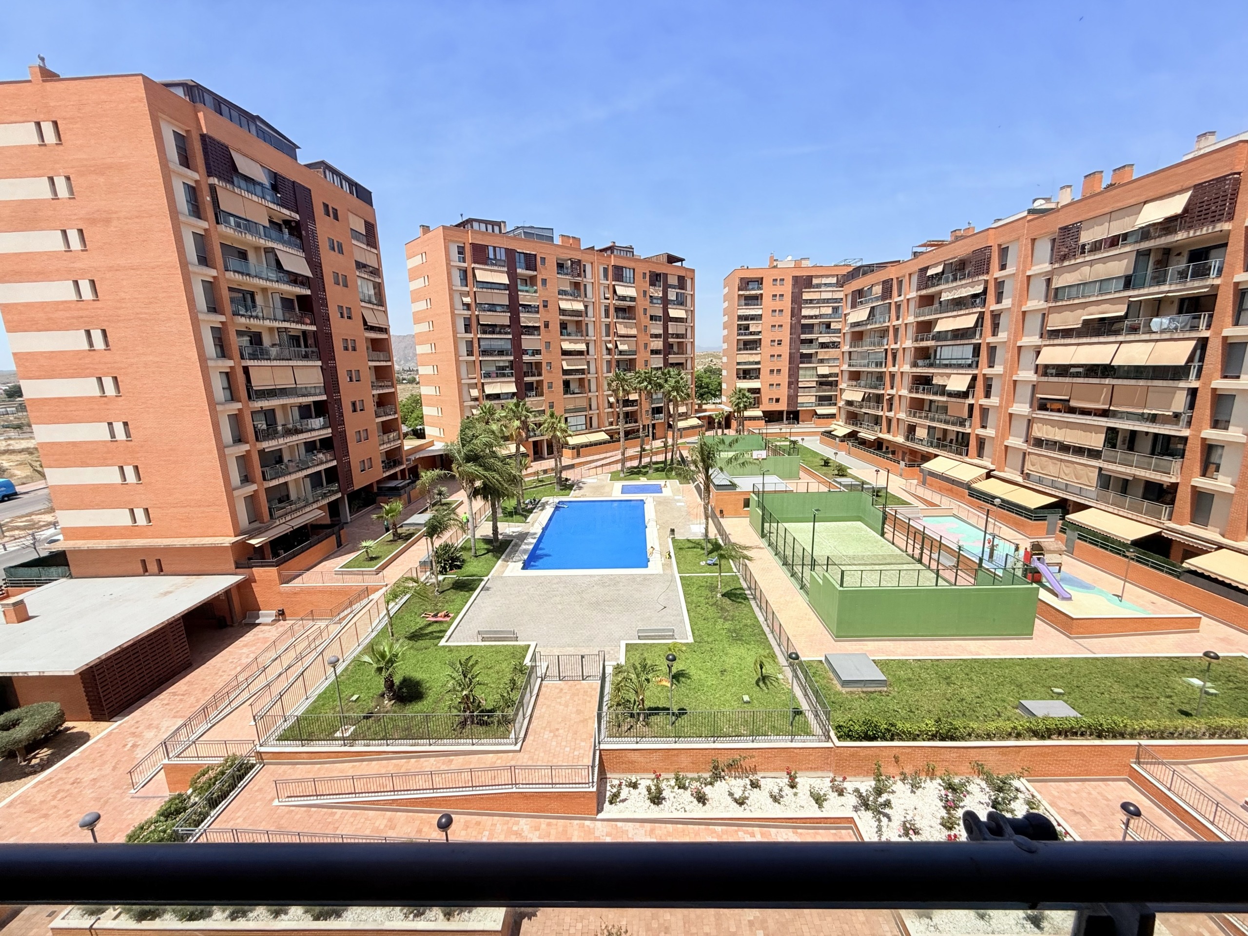 Piso en venta en PAU 1 Alicante con terraza y urbanización completa