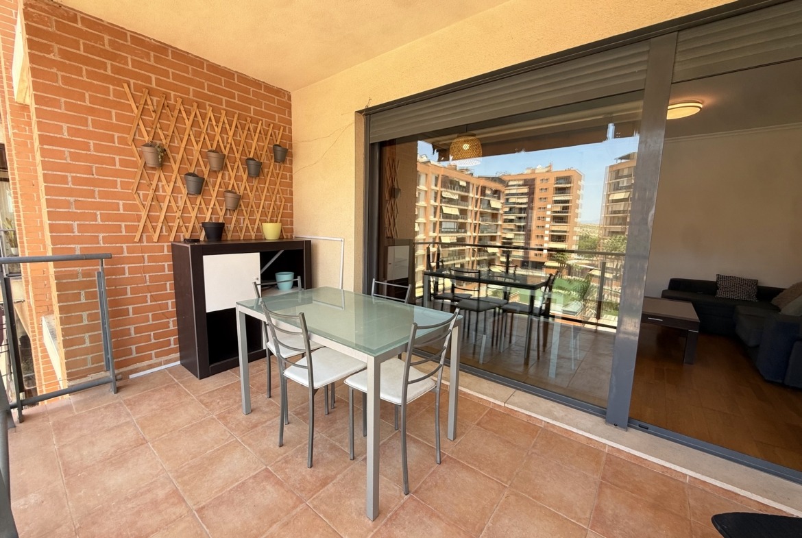 Piso en venta en PAU 1 Alicante con terraza y urbanización completa
