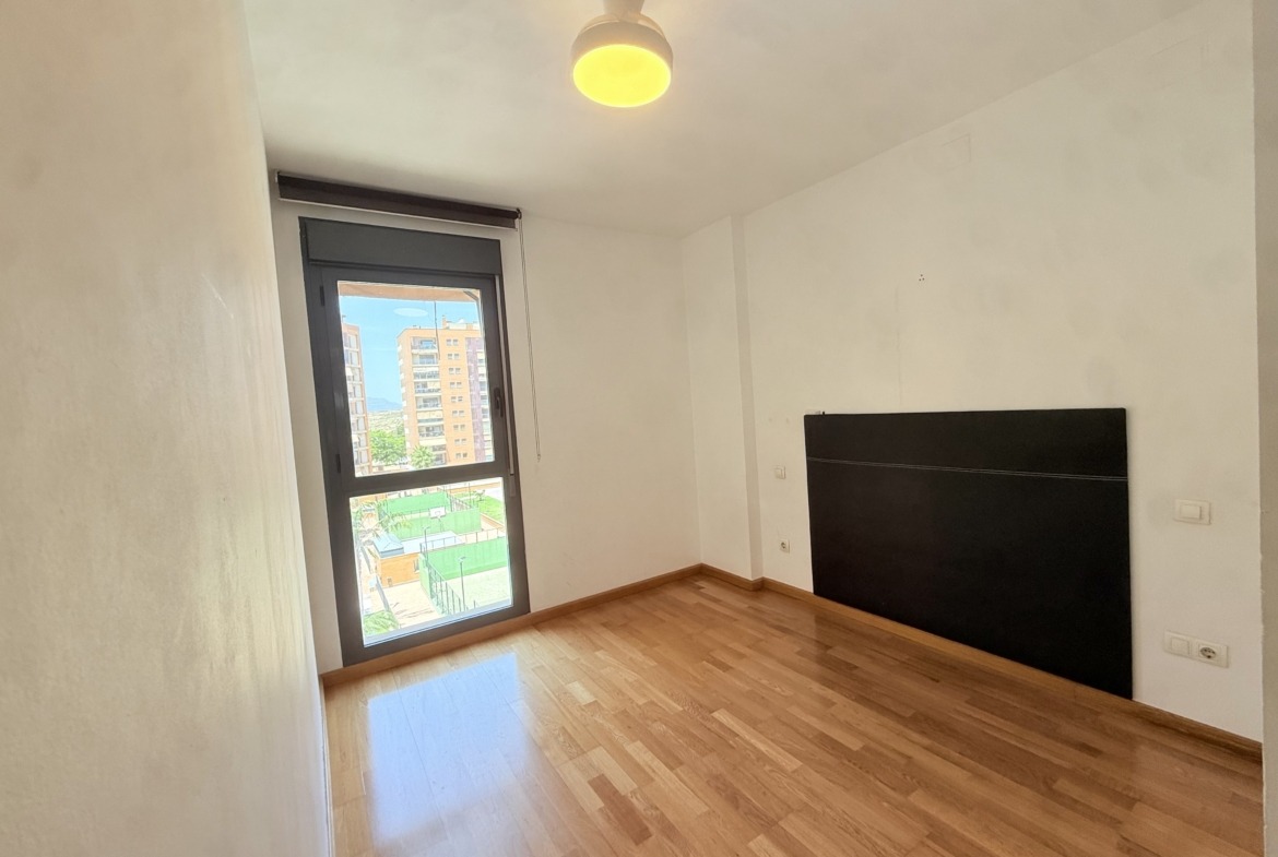 Piso en venta en PAU 1 Alicante con terraza y urbanización completa