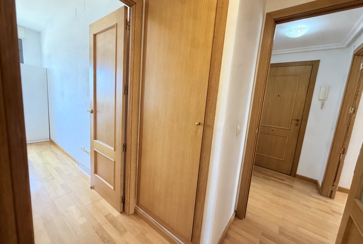 Piso en venta en PAU 1 Alicante con terraza y urbanización completa