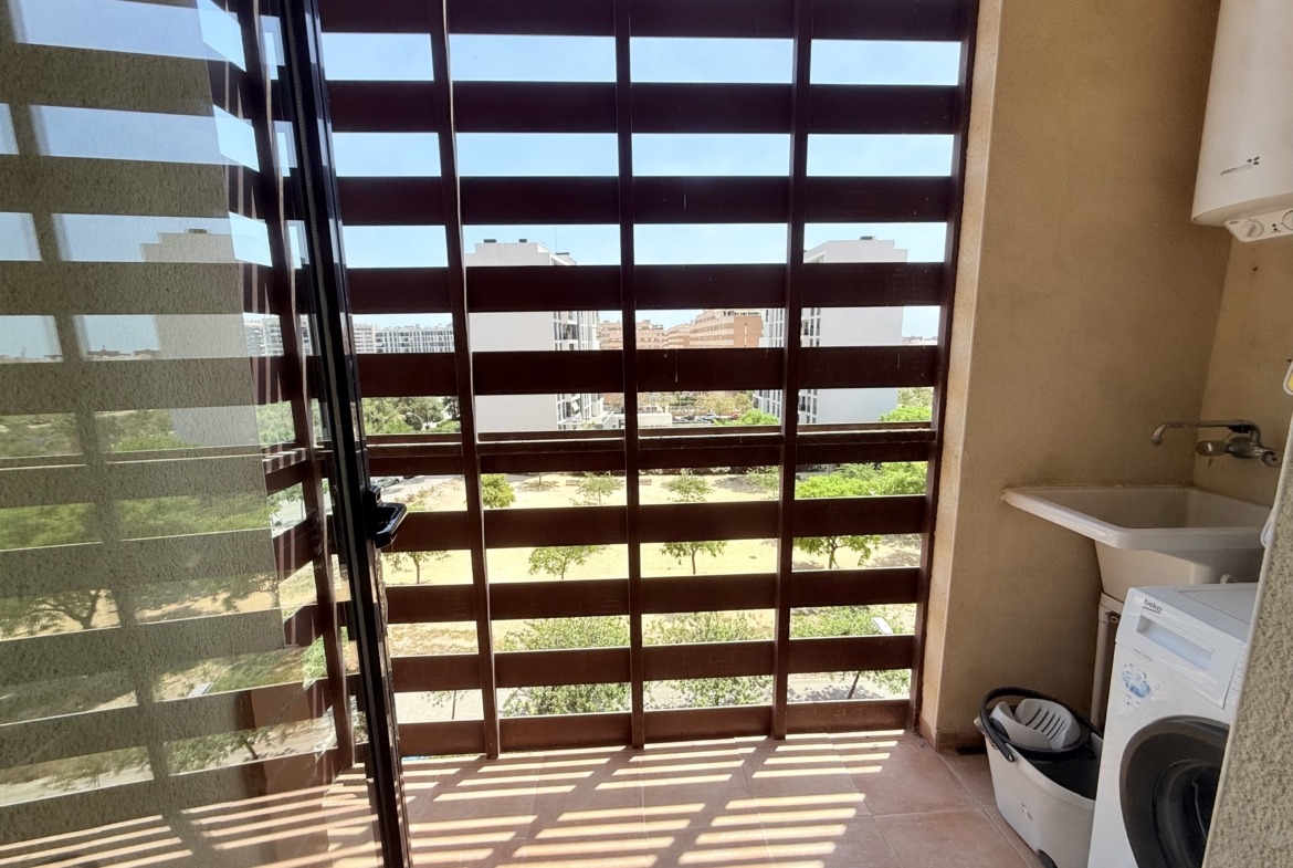 Piso en venta en PAU 1 Alicante con terraza y urbanización completa