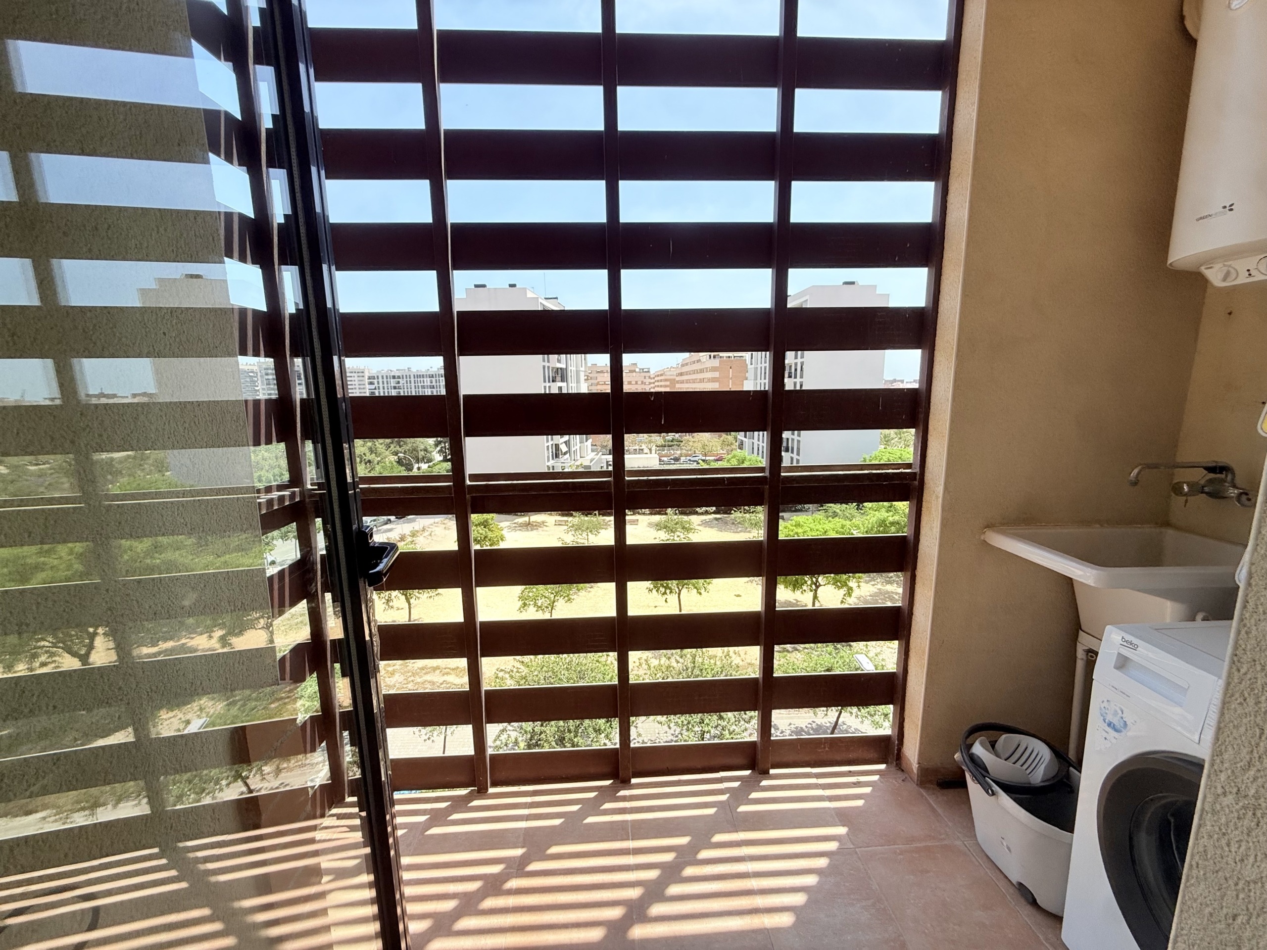 Piso en venta en PAU 1 Alicante con terraza y urbanización completa