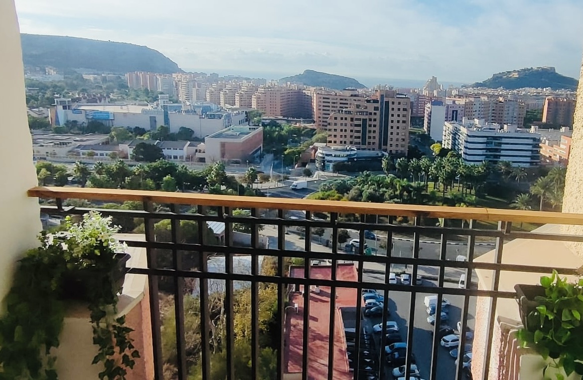 Planta 12 con Vistas Panorámicas al Mar