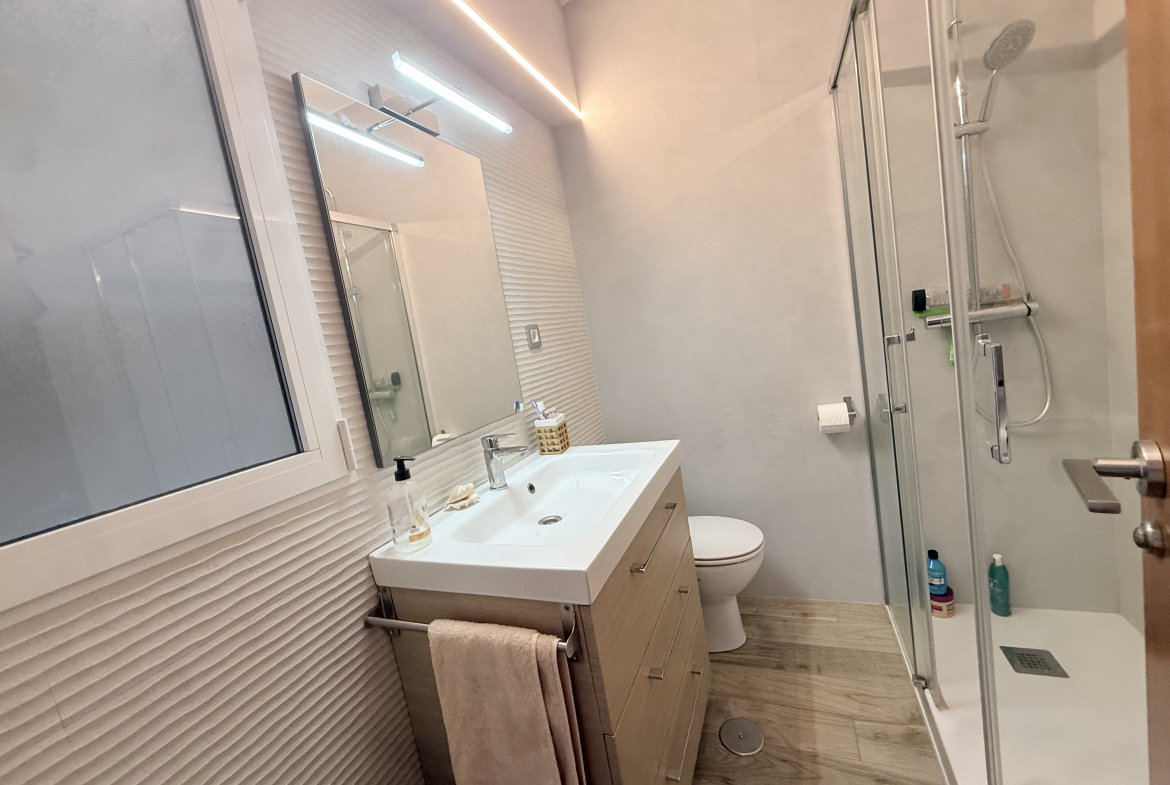 Tu refugio mediterráneo hasta junio: luz, diseño moderno y tranquilidad en El Campello
