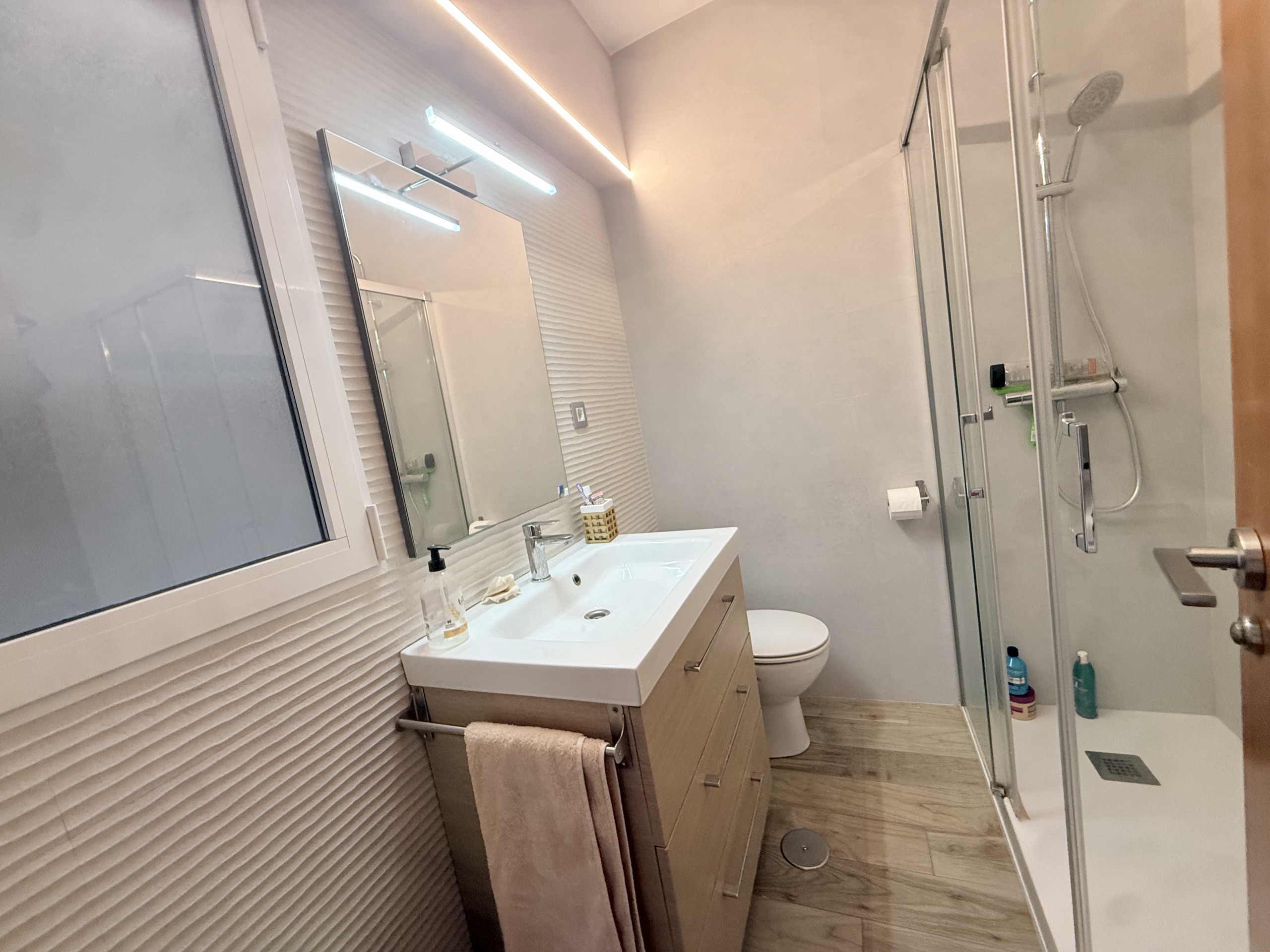 Tu refugio mediterráneo hasta junio: luz, diseño moderno y tranquilidad en El Campello