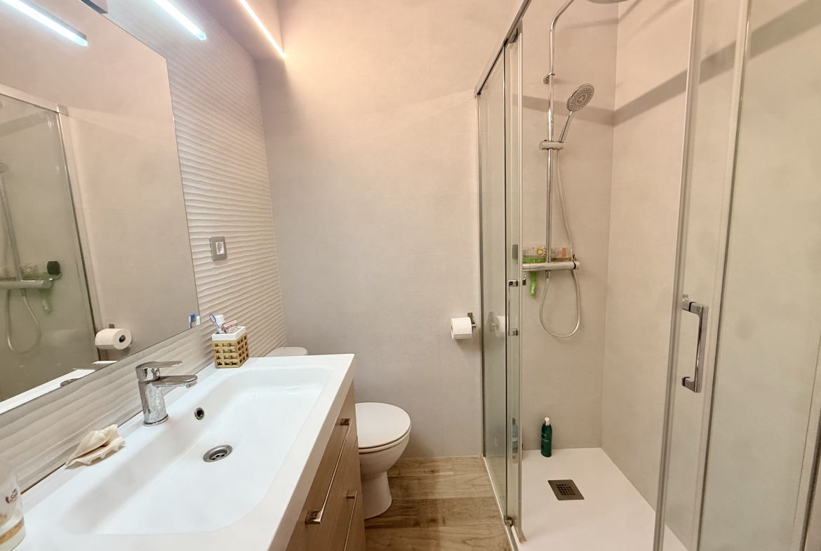 Tu refugio mediterráneo hasta junio: luz, diseño moderno y tranquilidad en El Campello