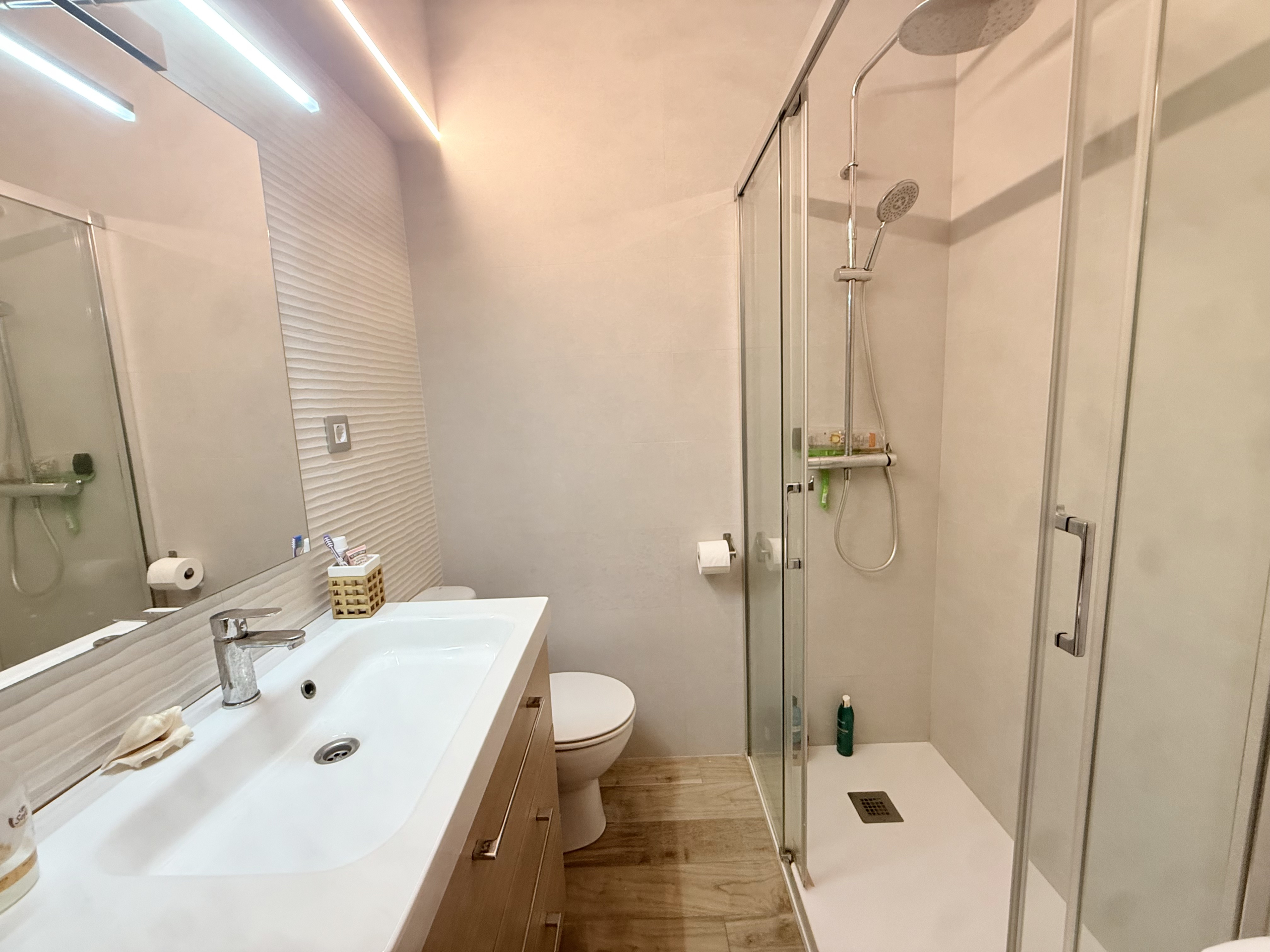 Tu refugio mediterráneo hasta junio: luz, diseño moderno y tranquilidad en El Campello