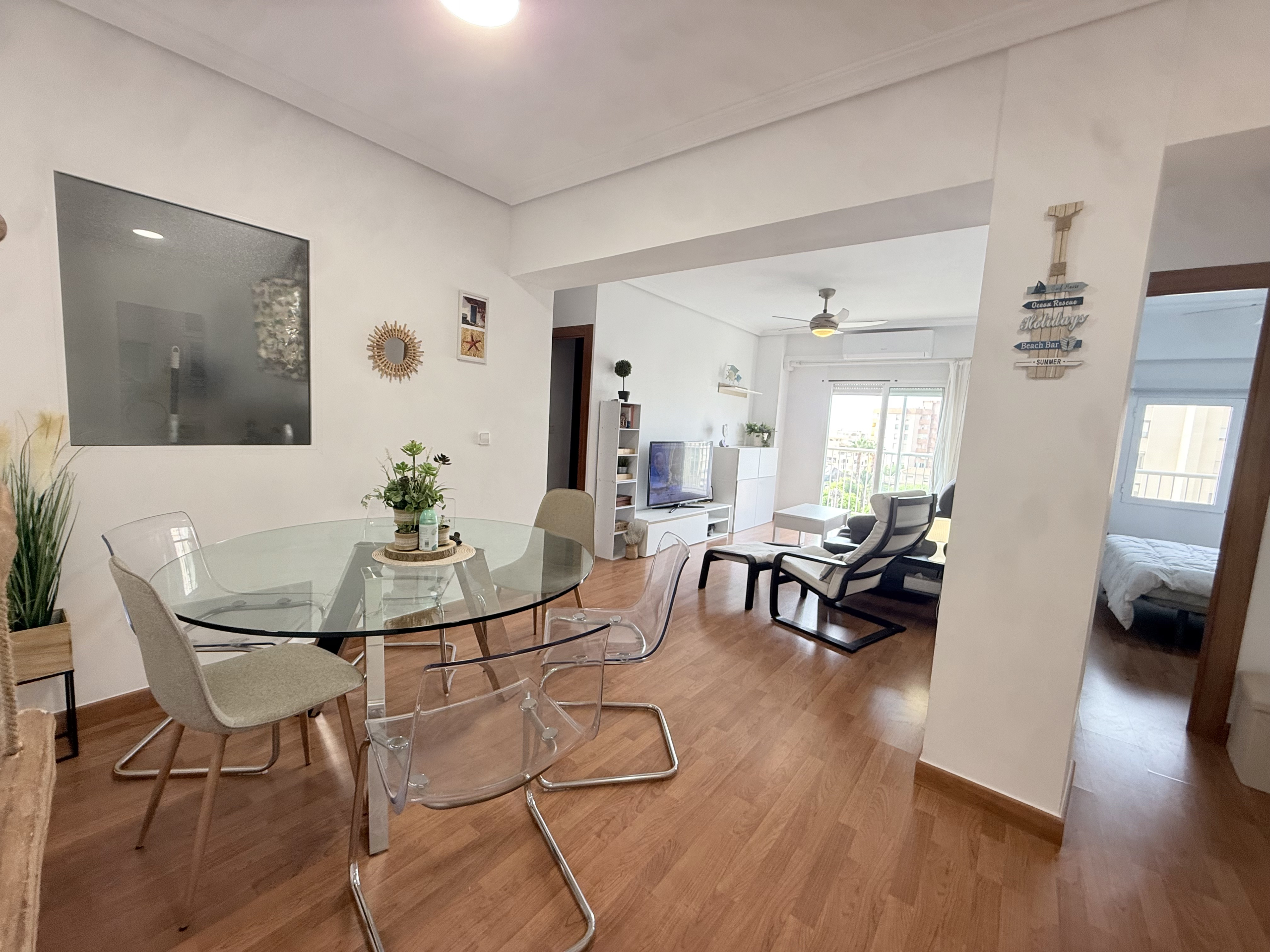 Tu refugio mediterráneo hasta junio: luz, diseño moderno y tranquilidad en El Campello