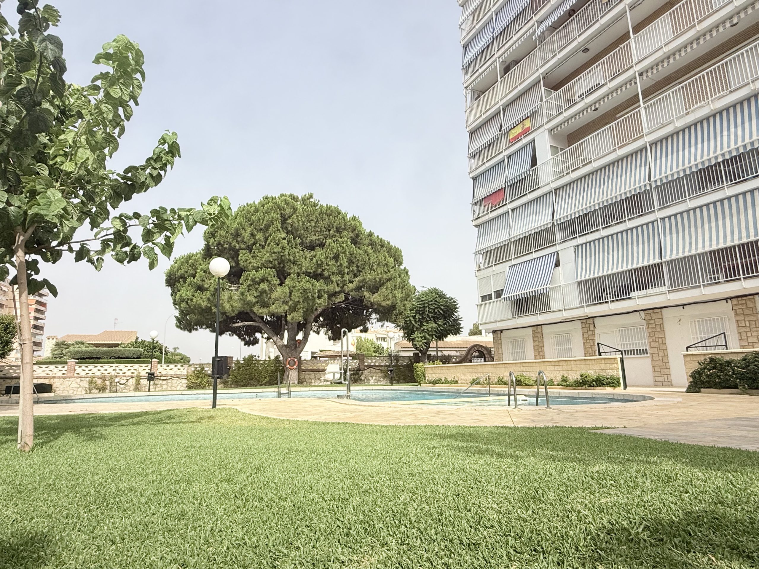 Tu refugio mediterráneo hasta junio: luz, diseño moderno y tranquilidad en El Campello