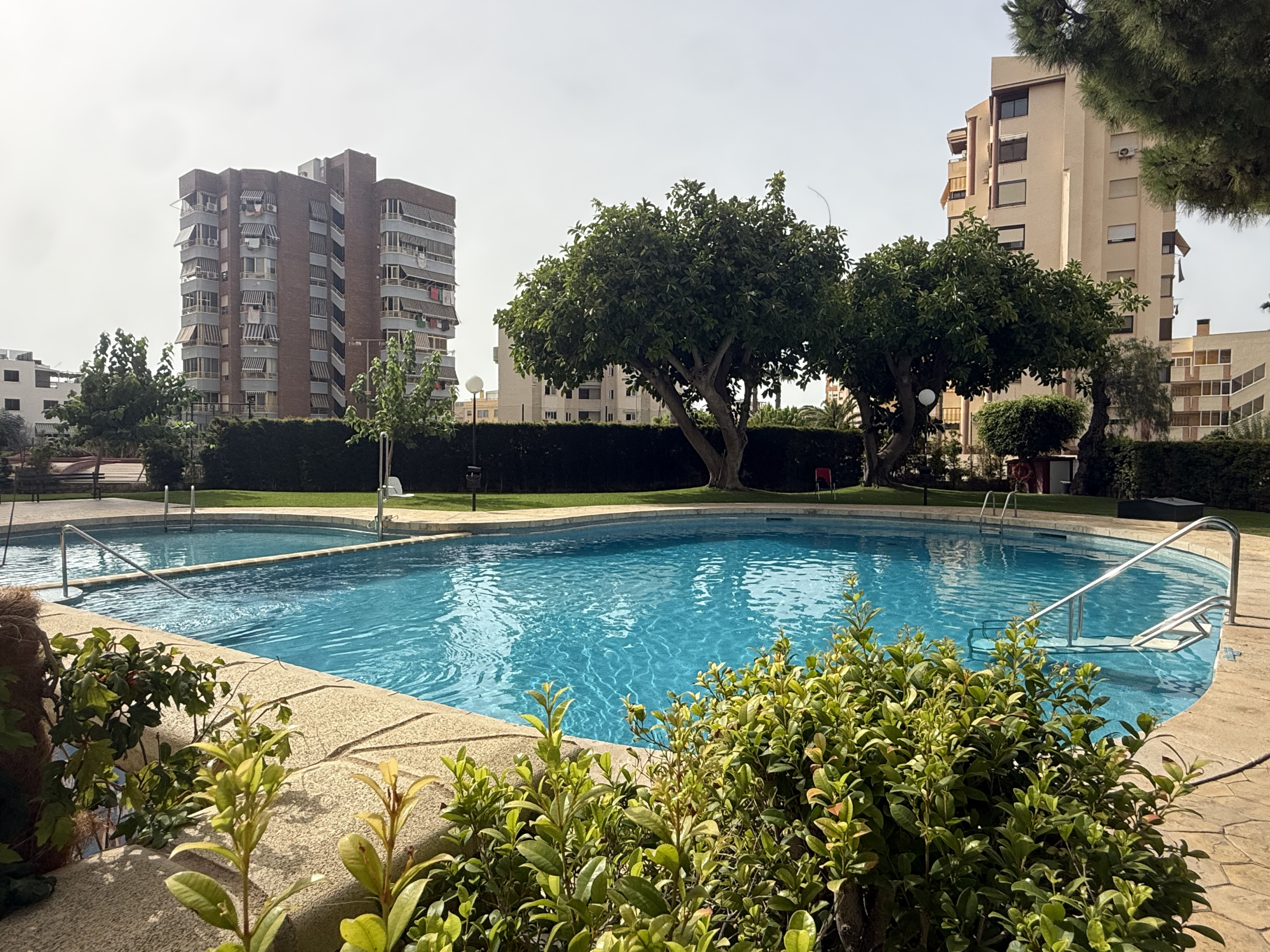 Tu refugio mediterráneo hasta junio: luz, diseño moderno y tranquilidad en El Campello